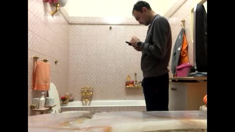 Snapshot of vinmin90 chatting on 12.30.24 Zenith online show from 12.30.24