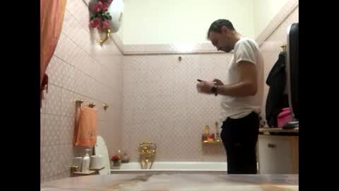 Snapshot of vinmin90 chatting on 02.04.25 Zenith online show from 02.04.25