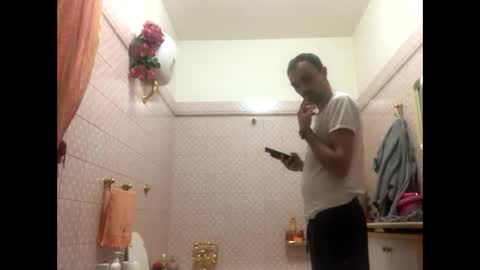 Snapshot of vinmin90 chatting on 02.04.25 Zenith online show from 02.04.25