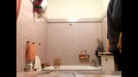 Snapshot of vinmin90 chatting on 02.17.25 Zenith online show from 02.17.25