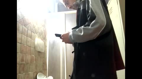 Snapshot of vinmin90 chatting on 02.20.25 Zenith online show from 02.20.25