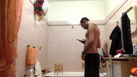 Snapshot of vinmin90 chatting on 10.08.25 Zenith online show from 10.08.25