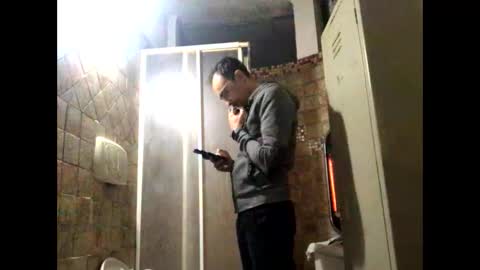 Snapshot of vinmin90 chatting on 10.12.25 Zenith online show from 10.12.25