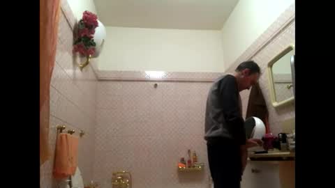 Snapshot of vinmin90 chatting on 10.14.25 Zenith online show from 10.14.25