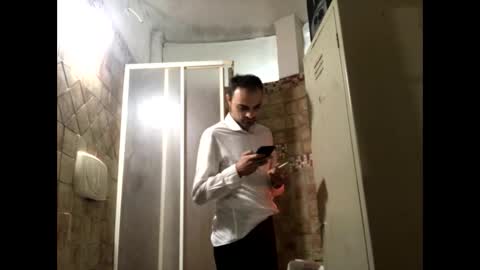 Snapshot of vinmin90 chatting on 10.19.25 Zenith online show from 10.19.25