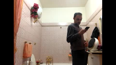 Snapshot of vinmin90 chatting on 10.21.25 Zenith online show from 10.21.25