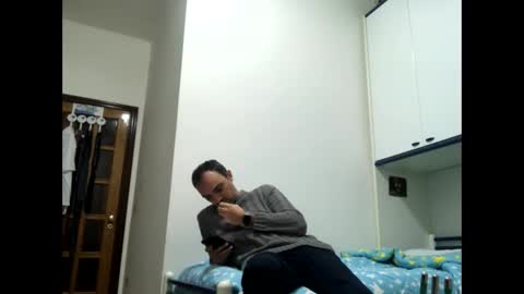 Snapshot of vinmin90 chatting on 10.24.25 Zenith online show from 10.24.25