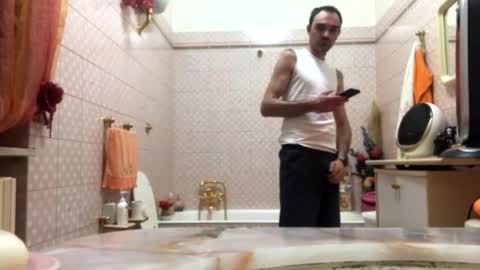 Snapshot of vinmin90 chatting on 10.29.25 Zenith online show from 10.29.25