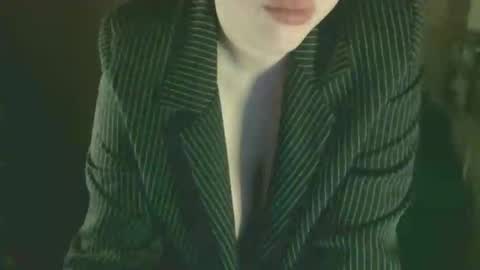 Viola Bunny online show from 01.23.25