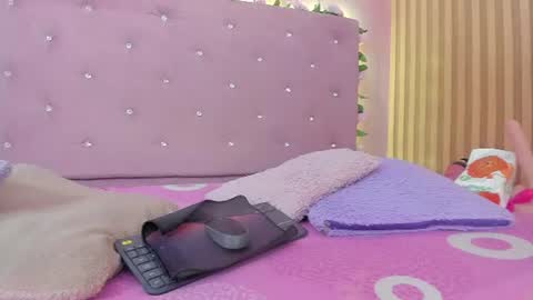 violet__taylor_ online show from 07.06.26