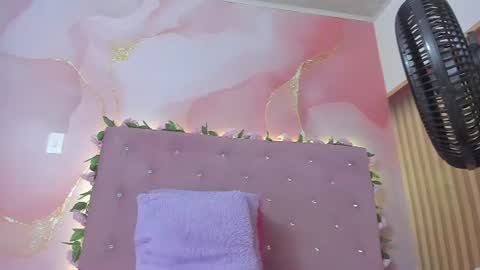 violet__taylor_ online show from 08.04.26