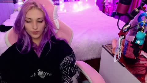 Snapshot of violet_noir_ chatting on 01.30.25 Deya online show from 01.30.25