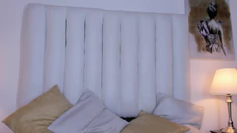 Snapshot of violet_queen2 chatting on 12.17.25 Mary online show from 12.17.25