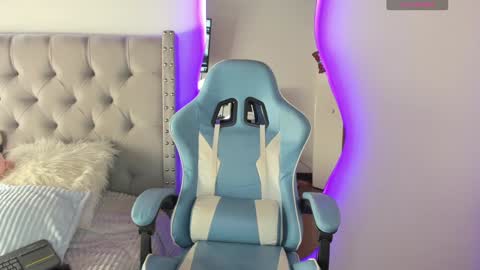 Snapshot of violet_rost chatting on 12.14.24  Violet  online show from 12.14.24