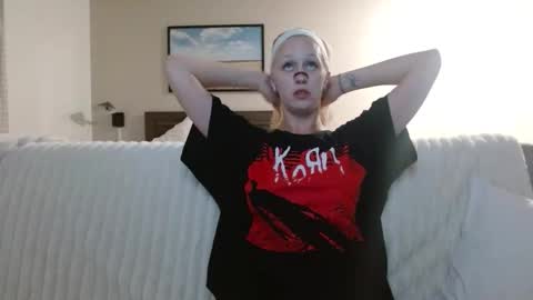 violet_winter97 online show from 11.05.25