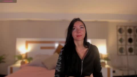 Snapshot of violeta_dh chatting on 05.18.26 Violeta online show from 05.18.26