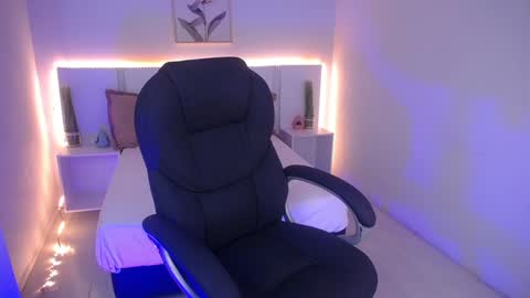 Snapshot of violeta_leon chatting on 12.19.24 Violeta leon online show from 12.19.24