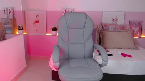 Snapshot of violeta_leon chatting on 02.22.25 Violeta leon online show from 02.22.25