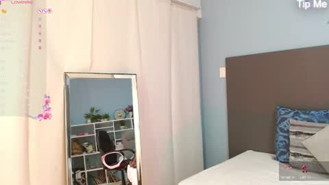 Snapshot of violeta_leon chatting on 10.17.25 Violeta leon online show from 10.17.25