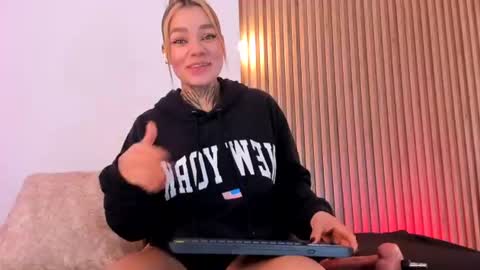 Snapshot of violeta_queen11 chatting on 06.08.26 Violeta online show from 06.08.26