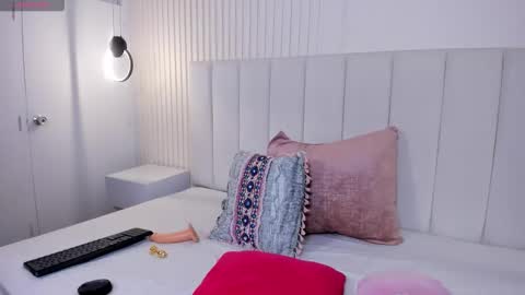 Snapshot of violeta_rodriguez_ chatting on 03.17.26 Violeta Rodriguez online show from 03.17.26