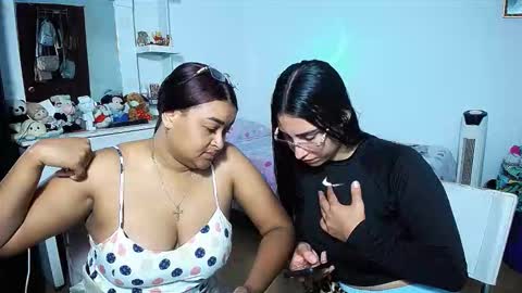 Snapshot of violeta_rouses chatting on 02.21.26 violeta_rouses online show from 02.21.26