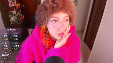 Snapshot of violetaarey chatting on 01.07.26 Violeta Help me reach 150 thumbs up online show from 01.07.26