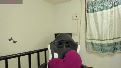 Snapshot of violetalee chatting on 02.23.25 Jimena online show from 02.23.25