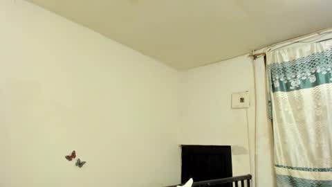 Snapshot of violetalee chatting on 02.25.25 Jimena online show from 02.25.25