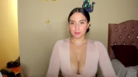 Snapshot of violetalee chatting on 09.11.25 Jimena online show from 09.11.25