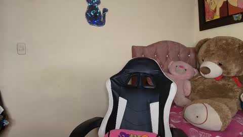 Snapshot of violetalee chatting on 12.01.25 Jimena online show from 12.01.25