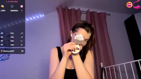 Snapshot of violetamelia chatting on 03.08.26 Eva online show from 03.08.26