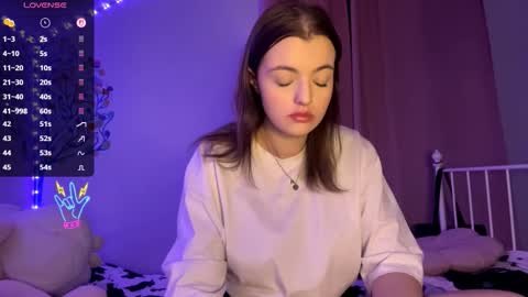 Snapshot of violetamelia chatting on 03.23.26 Eva online show from 03.23.26
