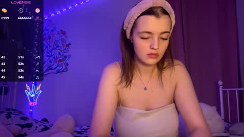 Snapshot of violetamelia chatting on 03.30.26 Eva online show from 03.30.26