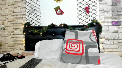 Snapshot of violetaqueen_ chatting on 12.15.24 Violeta online show from 12.15.24