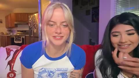 Snapshot of violetlaine chatting on 05.15.26 Violet Laine online show from 05.15.26