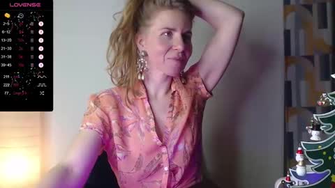 Snapshot of violetplath chatting on 12.15.24 Violet next stream December 6 online show from 12.15.24