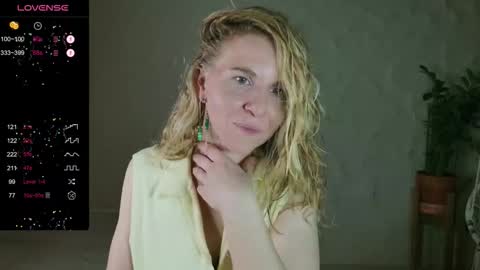 Snapshot of violetplath chatting on 11.15.25 Violet next stream December 6 online show from 11.15.25