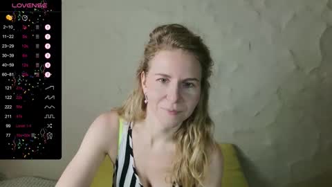 Snapshot of violetplath chatting on 12.13.25 Violet next stream December 6 online show from 12.13.25