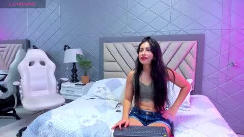 Violet Rousse online show from 02.20.25