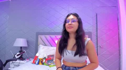 Violet Rousse online show from 12.04.25