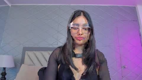 Violet Rousse online show from 04.04.26