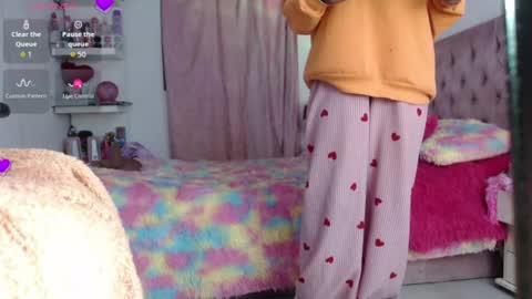 Snapshot of violett_brown9 chatting on 06.29.26 violett_brown9 online show from 06.29.26