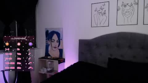 violett  Independent model online show from 05.05.26