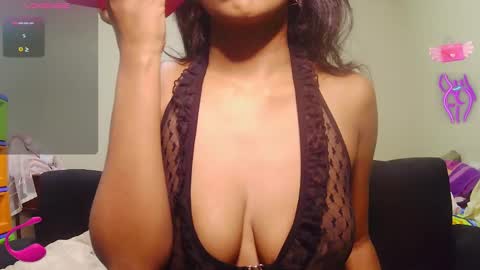 Snapshot of violett_lara chatting on 01.19.25 violett online show from 01.19.25