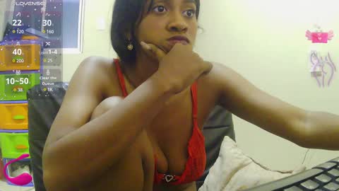 Snapshot of violett_lara chatting on 03.12.25 violett online show from 03.12.25