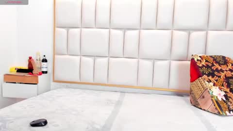 Snapshot of violetta_foxx1 chatting on 05.29.26 violeta online show from 05.29.26