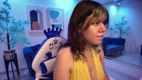 Snapshot of violetta_hank chatting on 11.05.25 Violetta online show from 11.05.25