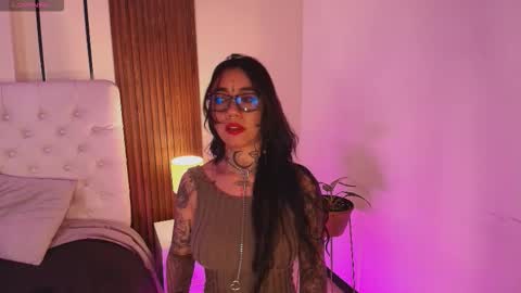 Snapshot of violettaalemida chatting on 01.06.26 violettaalemida online show from 01.06.26