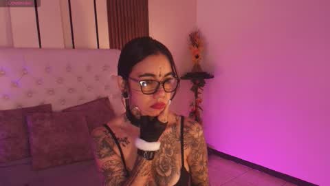 Snapshot of violettaalemida chatting on 01.14.26 violettaalemida online show from 01.14.26